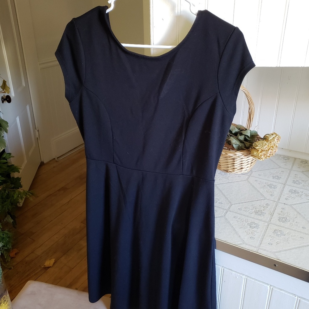 Large Old Navy black dress